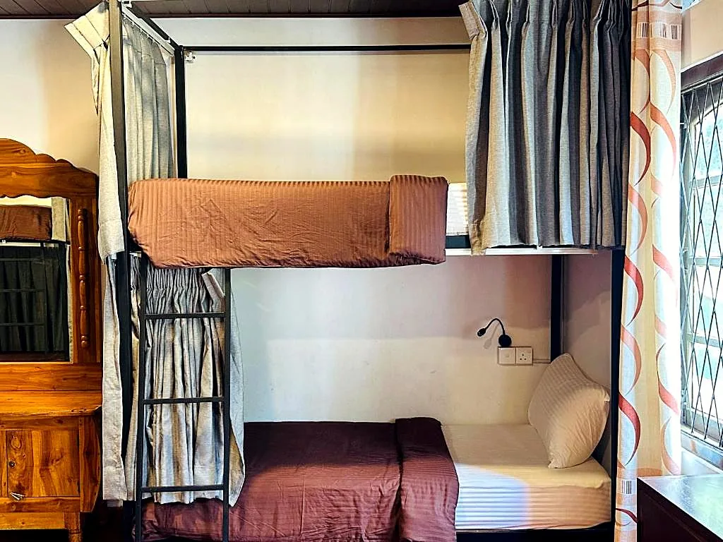 6-Bed Mixed Dorm